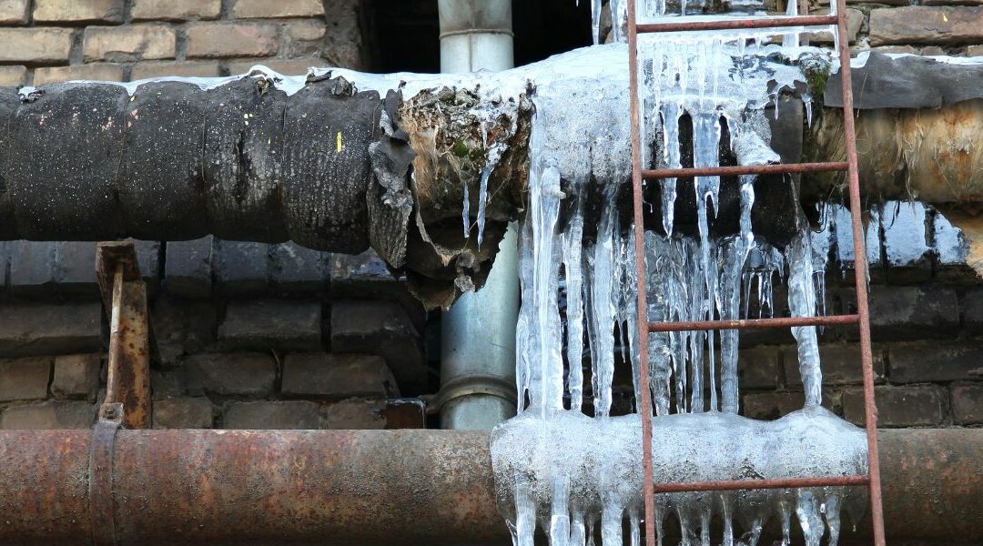 How to Handle Frozen Pipes Before and After a Freeze